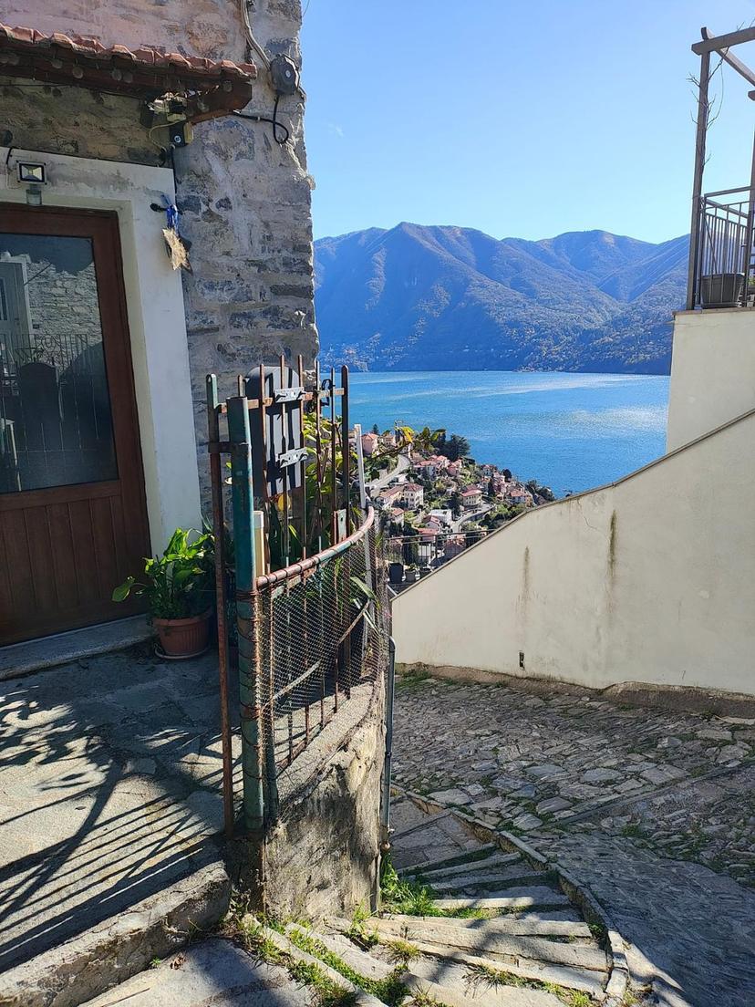 Bilocale in Via al Noce 24, Moltrasio — foto 3 di 5