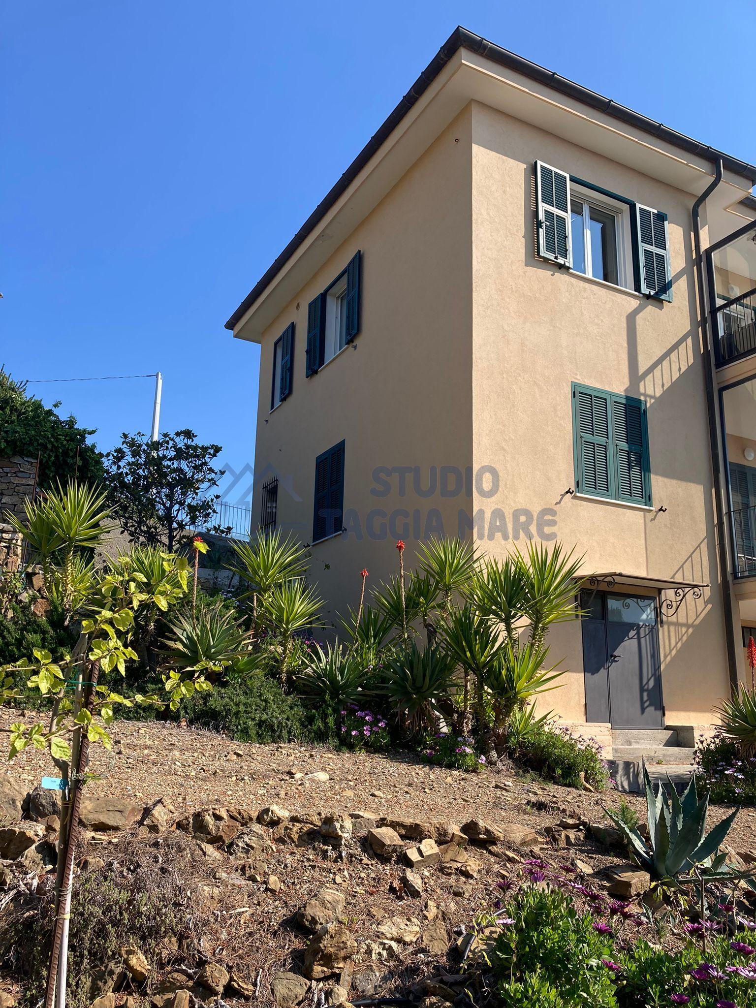 Villa a schiera in Via Provinciale, Costarainera
