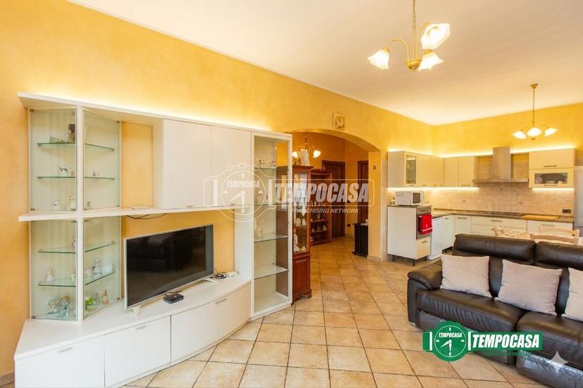 Villa in Via Matteotti 46, Lonate Pozzolo — foto 3 di 5