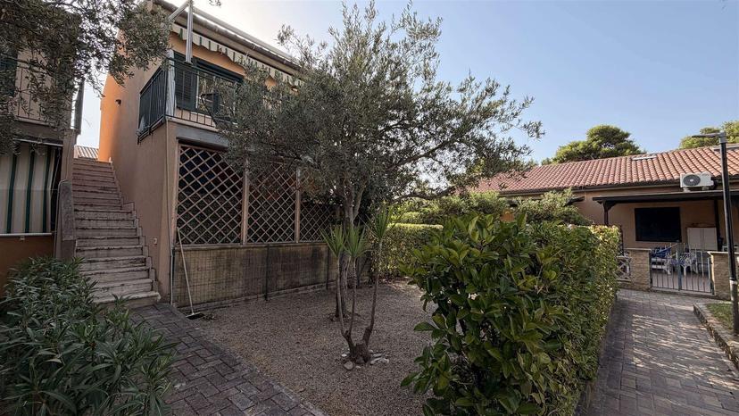 Villa in Viale delle Tribune della Targa Florio, Campofelice di Roccella