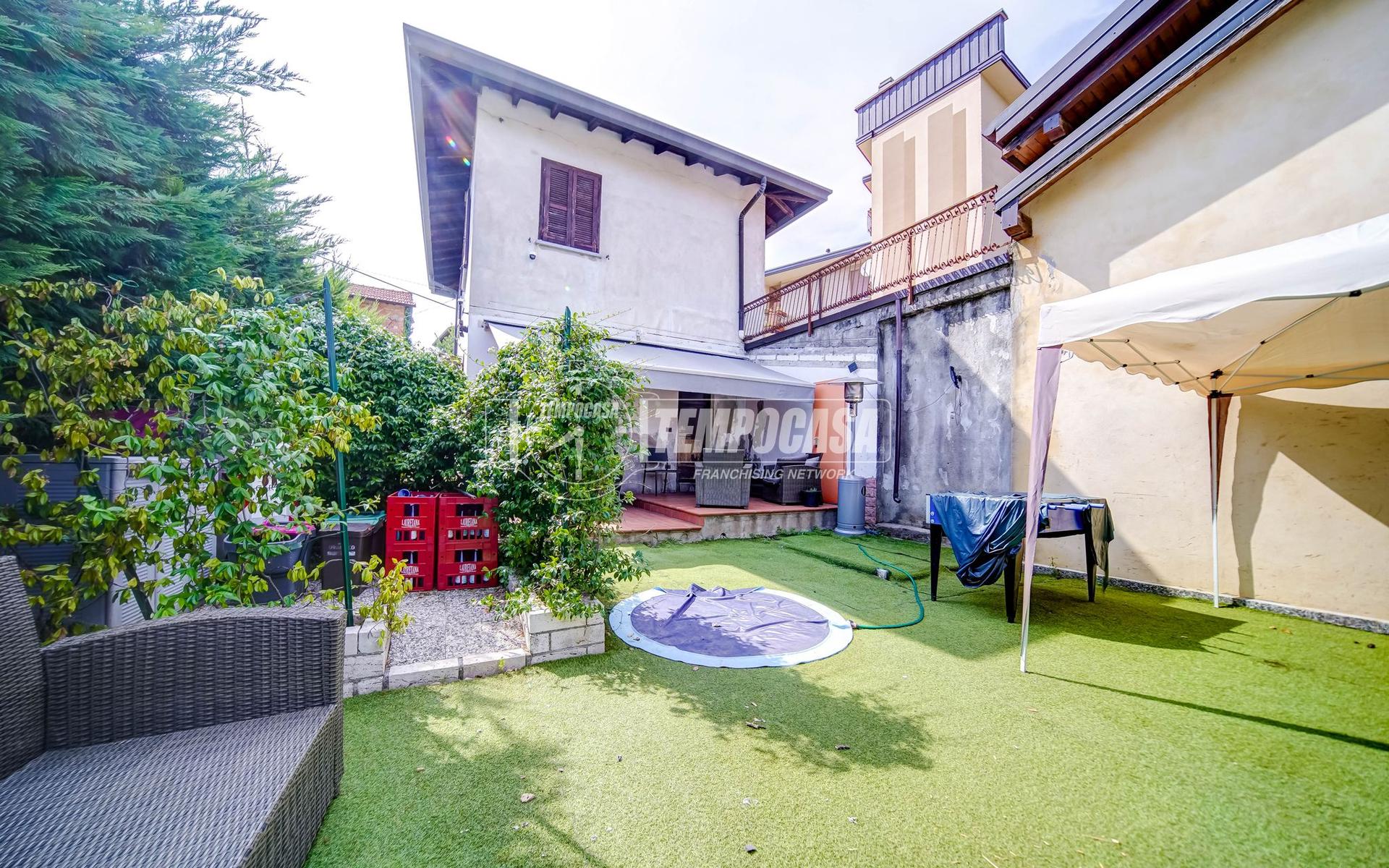 Casa indipendente in Via Fratelli Rosselli, Caronno Varesino