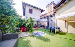 Casa indipendente in Via Fratelli Rosselli, Caronno Varesino