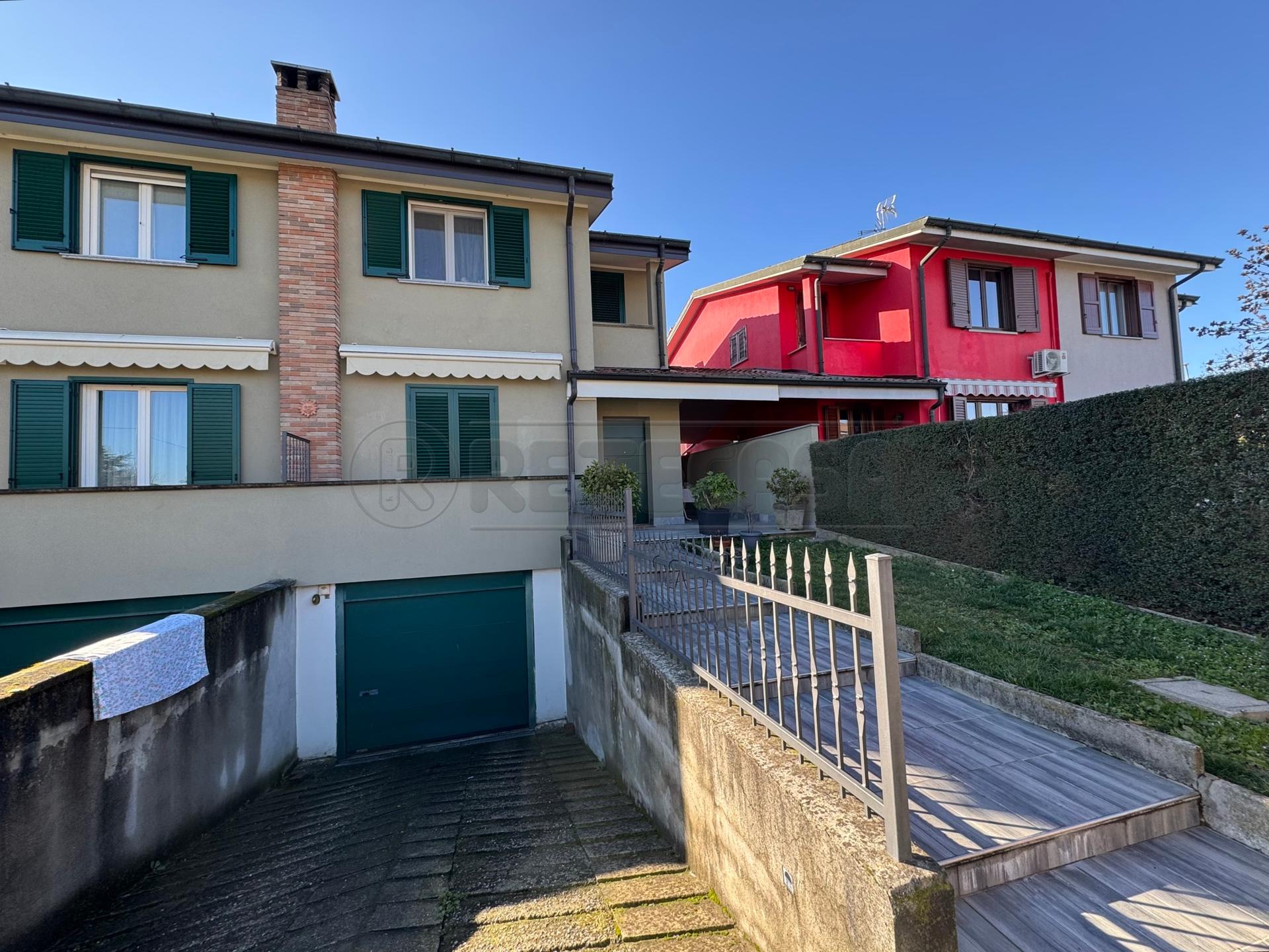 Villa a schiera in Via Indipendenza, Chieve