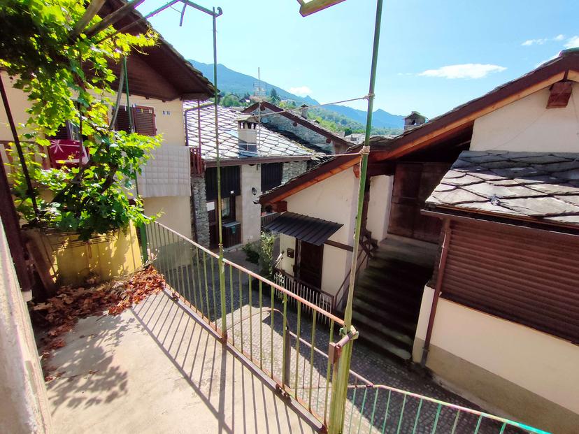 Casa indipendente in Frazione Ecrivin 2, Saint-Vincent — foto 2 di 5