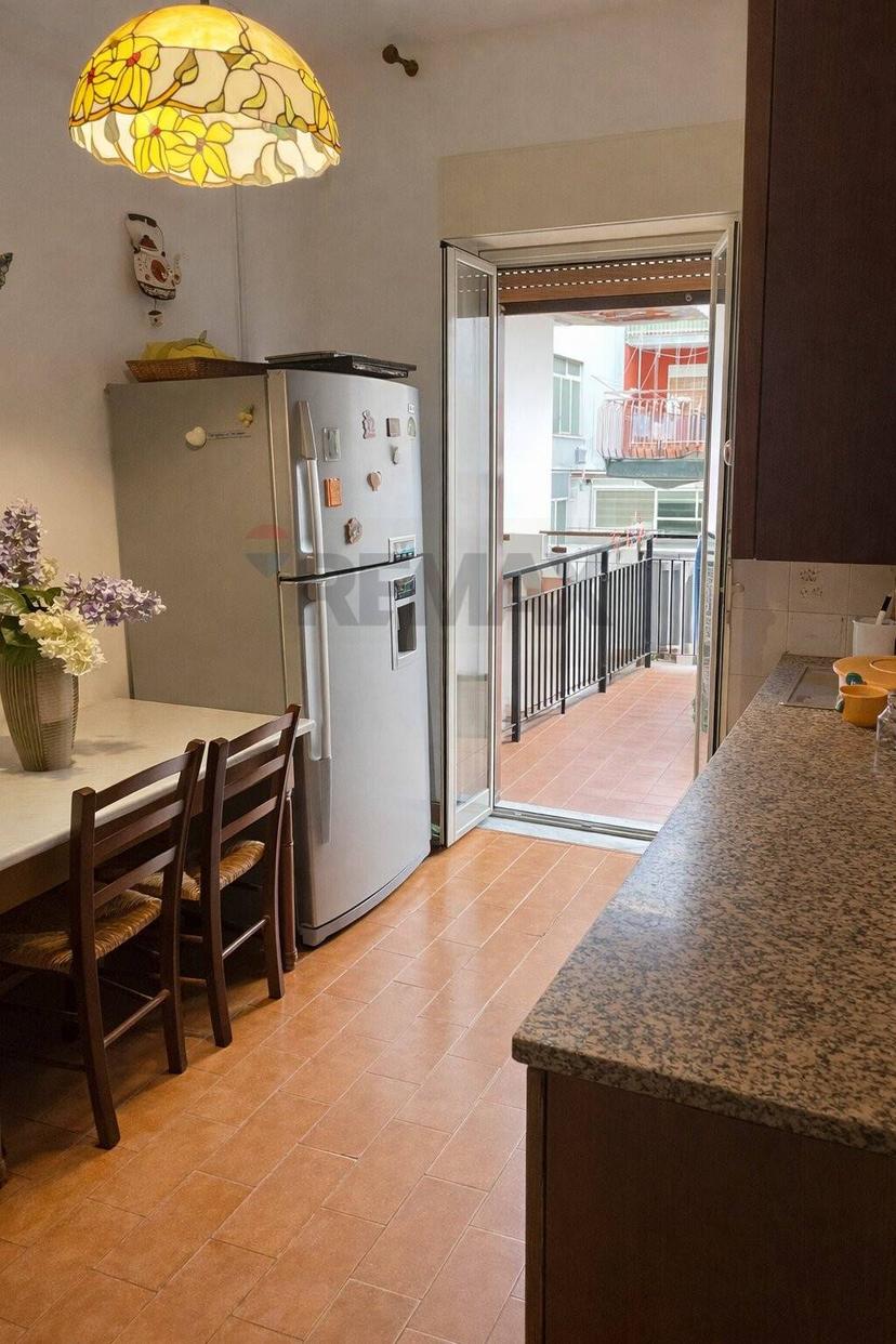 Quadrilocale in Via Libertà 32, Aci Catena