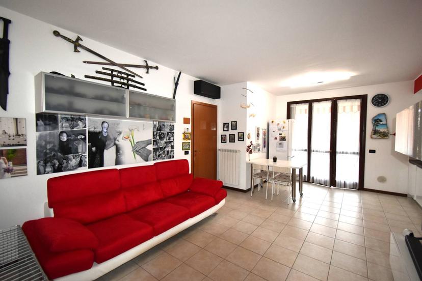 Trilocale in Via Setti Carraro 15, Bernareggio — foto 3 di 5