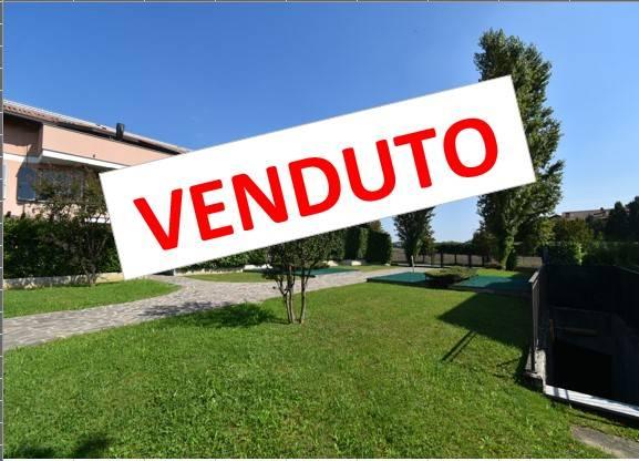 Trilocale in Martiri delle Foibe 22, Lesmo — foto 3 di 5