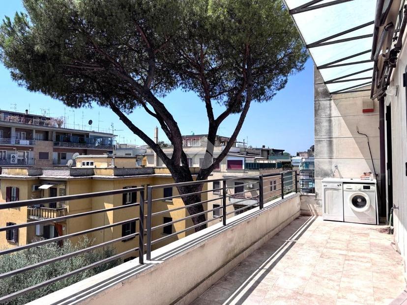 Trilocale in Via Giacinto Carini 24, Roma