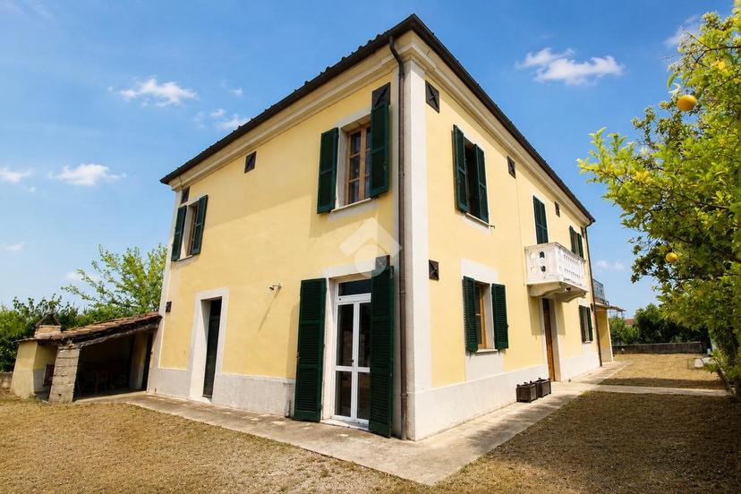 Villa in Via Nazionale per Teramo 236, Giulianova — foto 4 di 5
