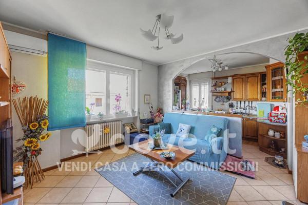 Bilocale in Via XXV Aprile 85, Buguggiate — foto 3 di 5