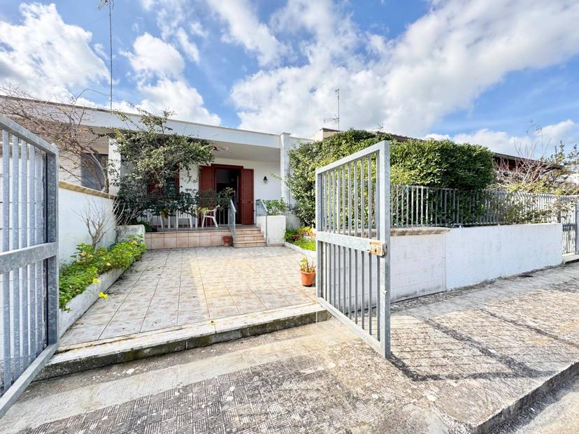 Villa a schiera in Viale dei Sultani Snc, Melendugno — foto 4 di 5