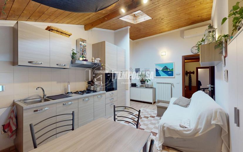 Trilocale in Via San Giuseppe 79, Verano Brianza