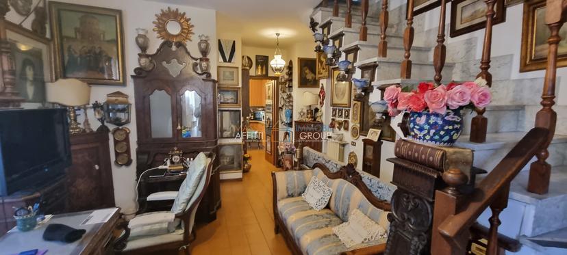 Villa a schiera in Via Poggioletto 55, Massa