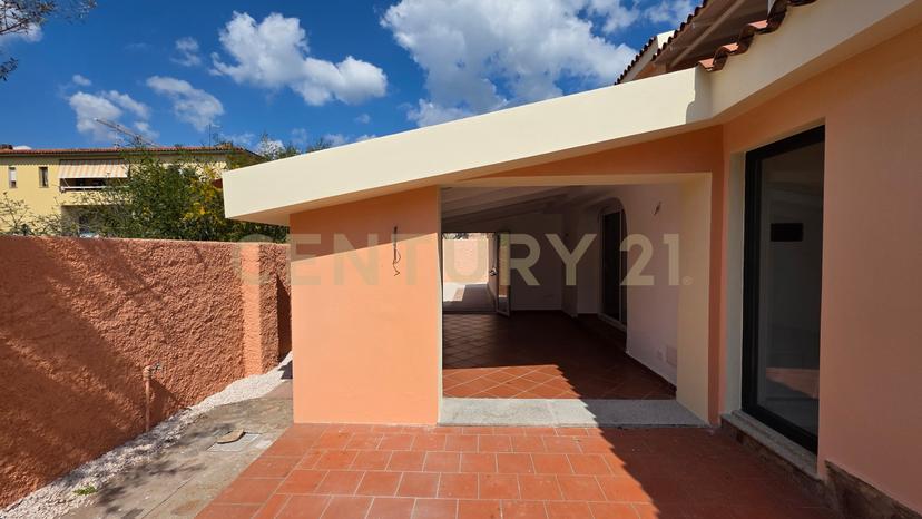 Villa in Via Santorre di Santarosa Snc, Olbia