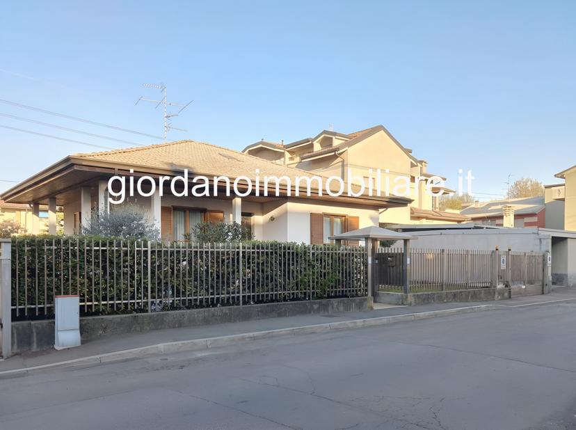 Villa in Viale Brianza, Varedo — foto 2 di 5