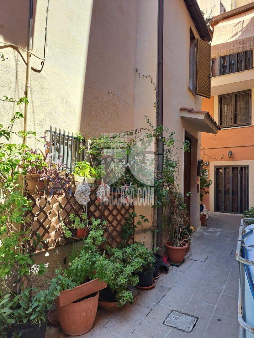 Casa indipendente in Piazza San Pietro, Crotone
