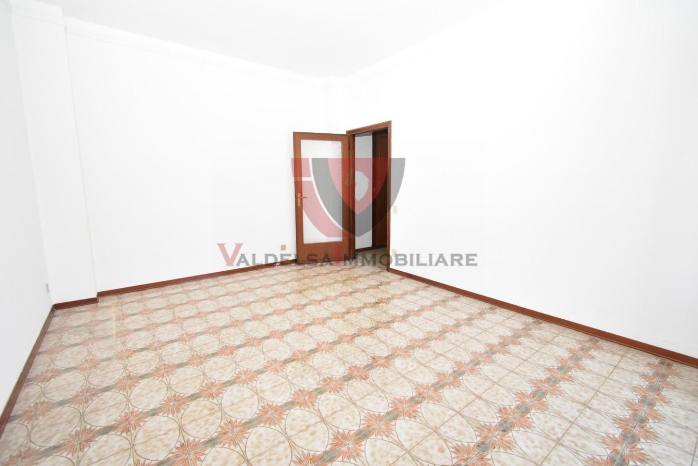 Quadrilocale in a Palestro 64, Colle di Val d'Elsa