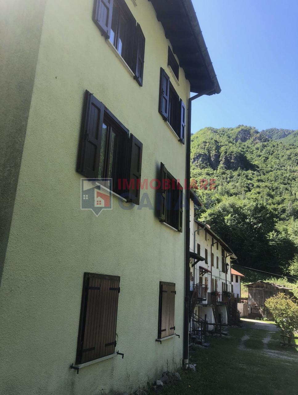 Villa a schiera in Contrà Vanzi, 21 Laghi (VI), Laghi