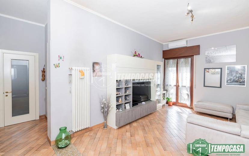 Trilocale in Via Dante 11, Tavazzano con Villavesco — foto 2 di 5