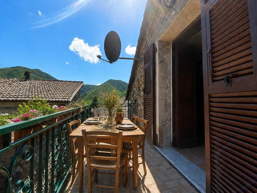 Casa indipendente in Via Valle, Zeri — foto 2 di 5