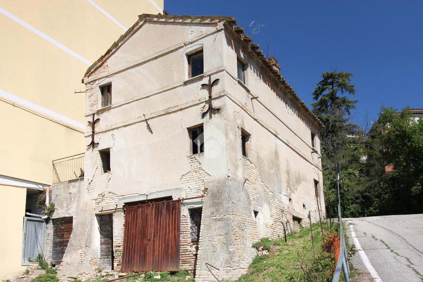 Rustico in Viale Trento Nunzi 2, Fermo — foto 2 di 5