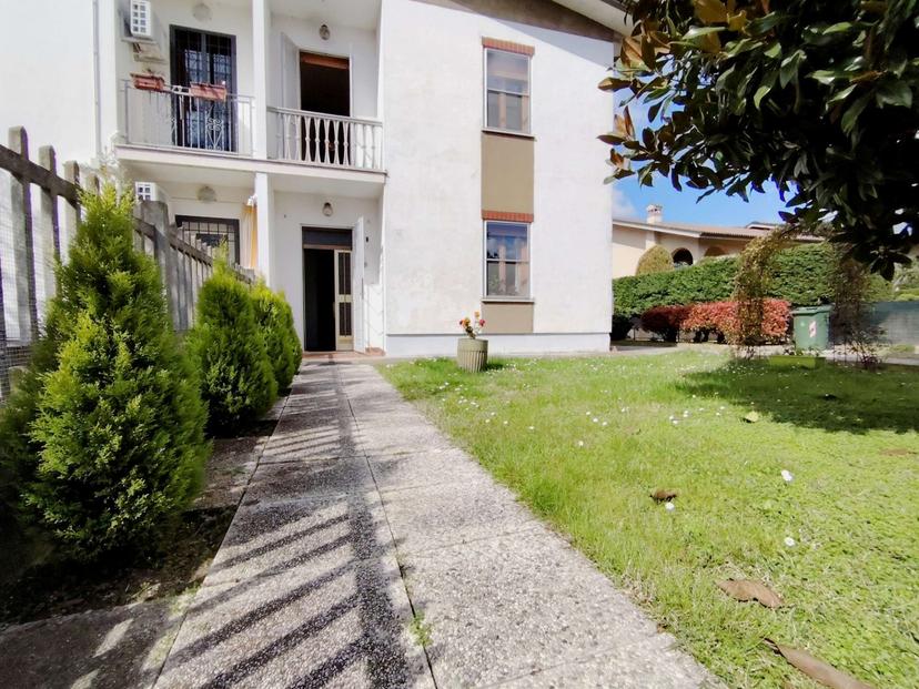 Villa bifamiliare in Via Sardegna, Cento — foto 3 di 5