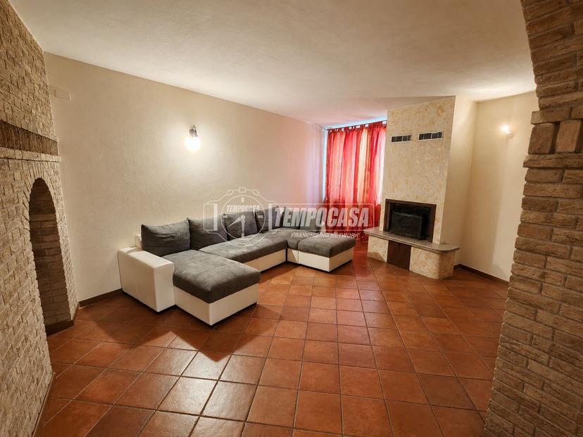 Casa indipendente in Via Piave 11, Rovello Porro