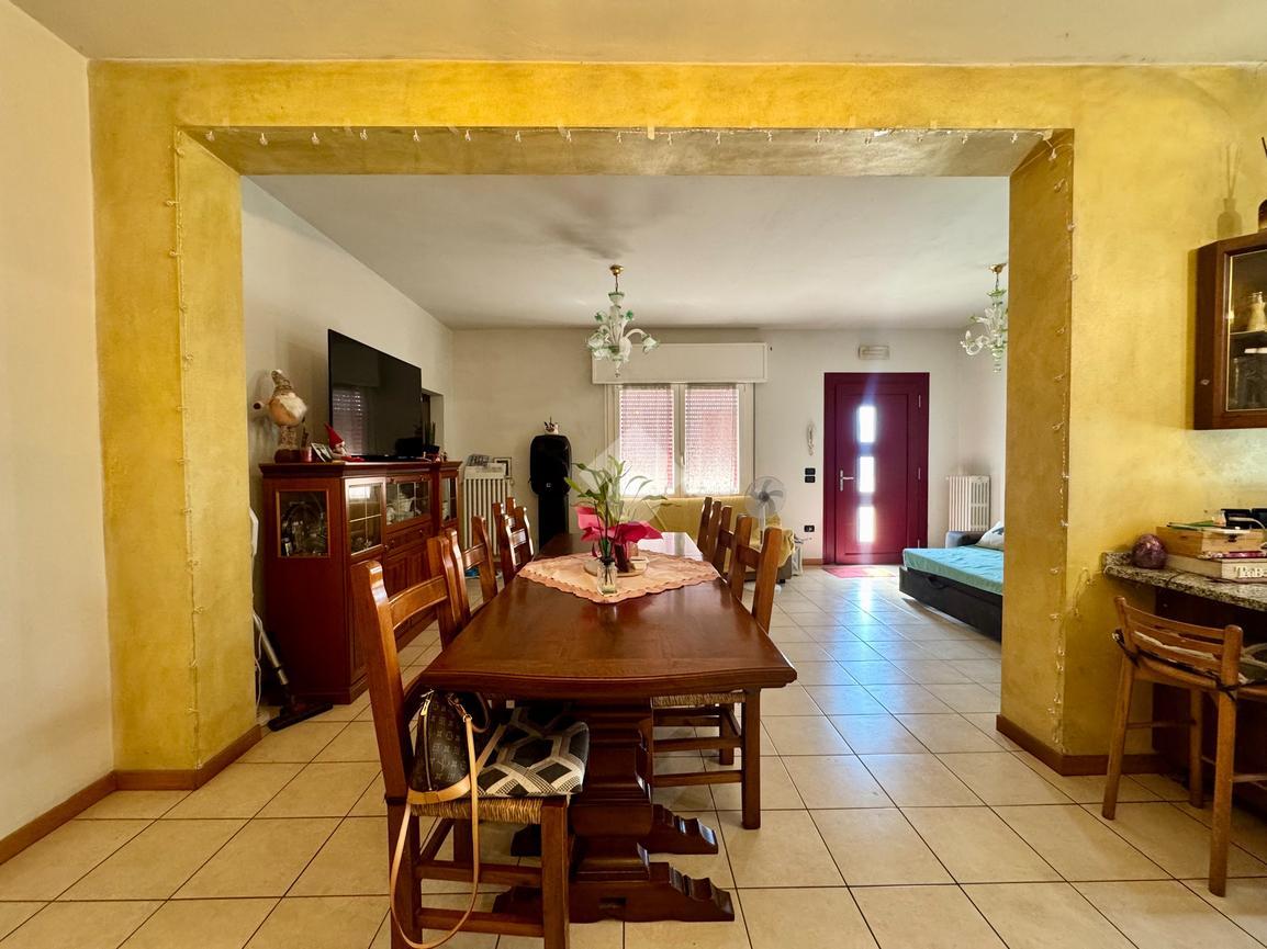 Villa in Via Feltrina Sud, Volpago del Montello