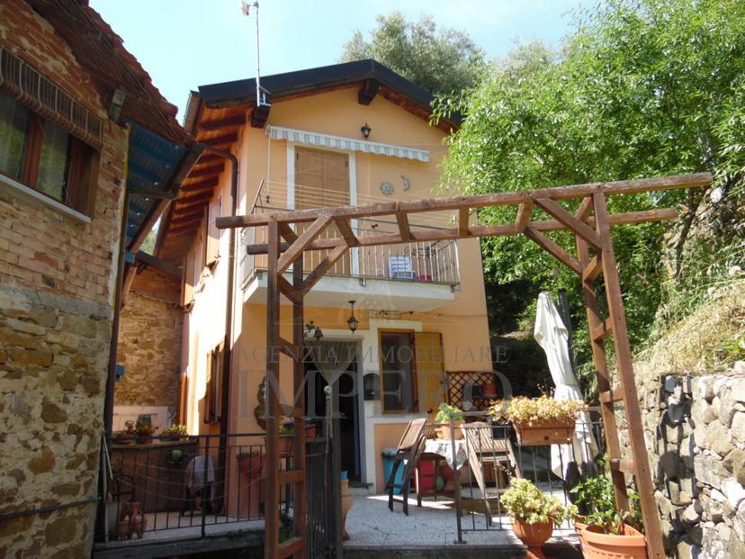 Villa a schiera in Frazione Brunetti 17, Camporosso — foto 2 di 5