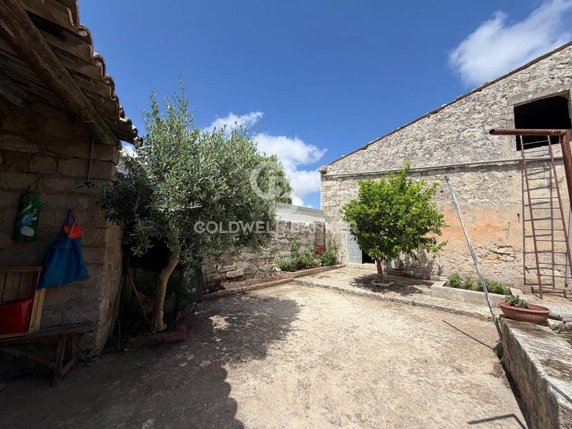 Casa indipendente in Via Trecentonovantadue Snc, Ragusa — foto 2 di 5