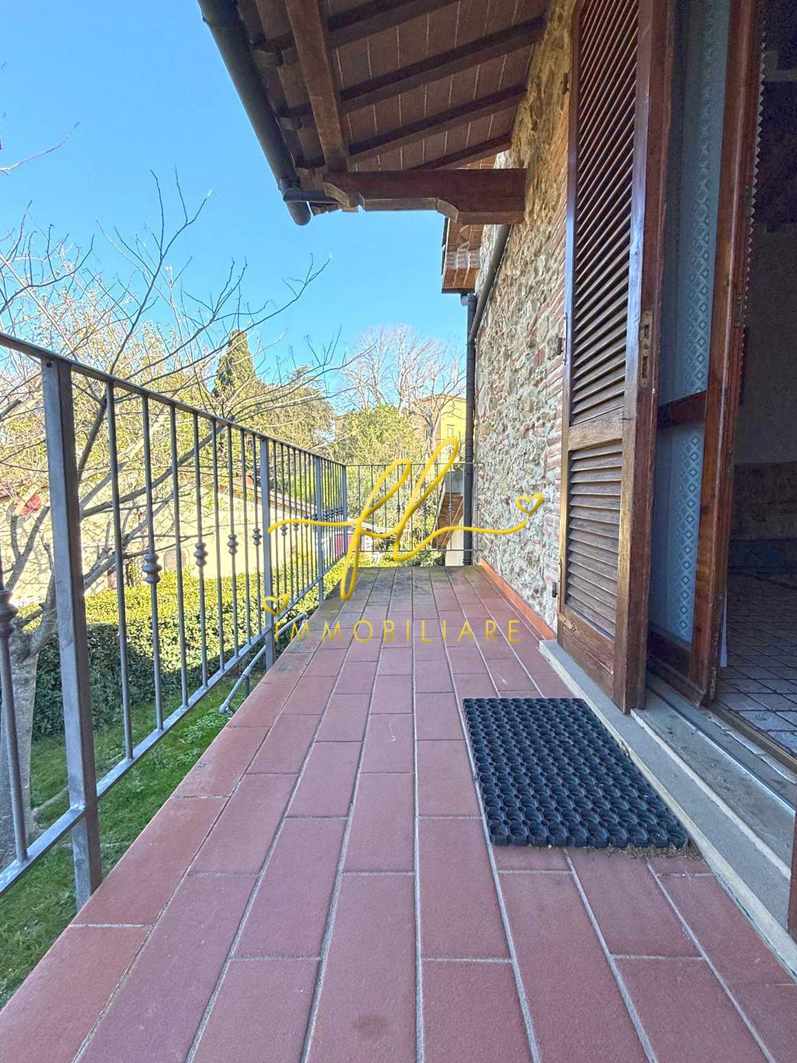Trilocale, Riparbella