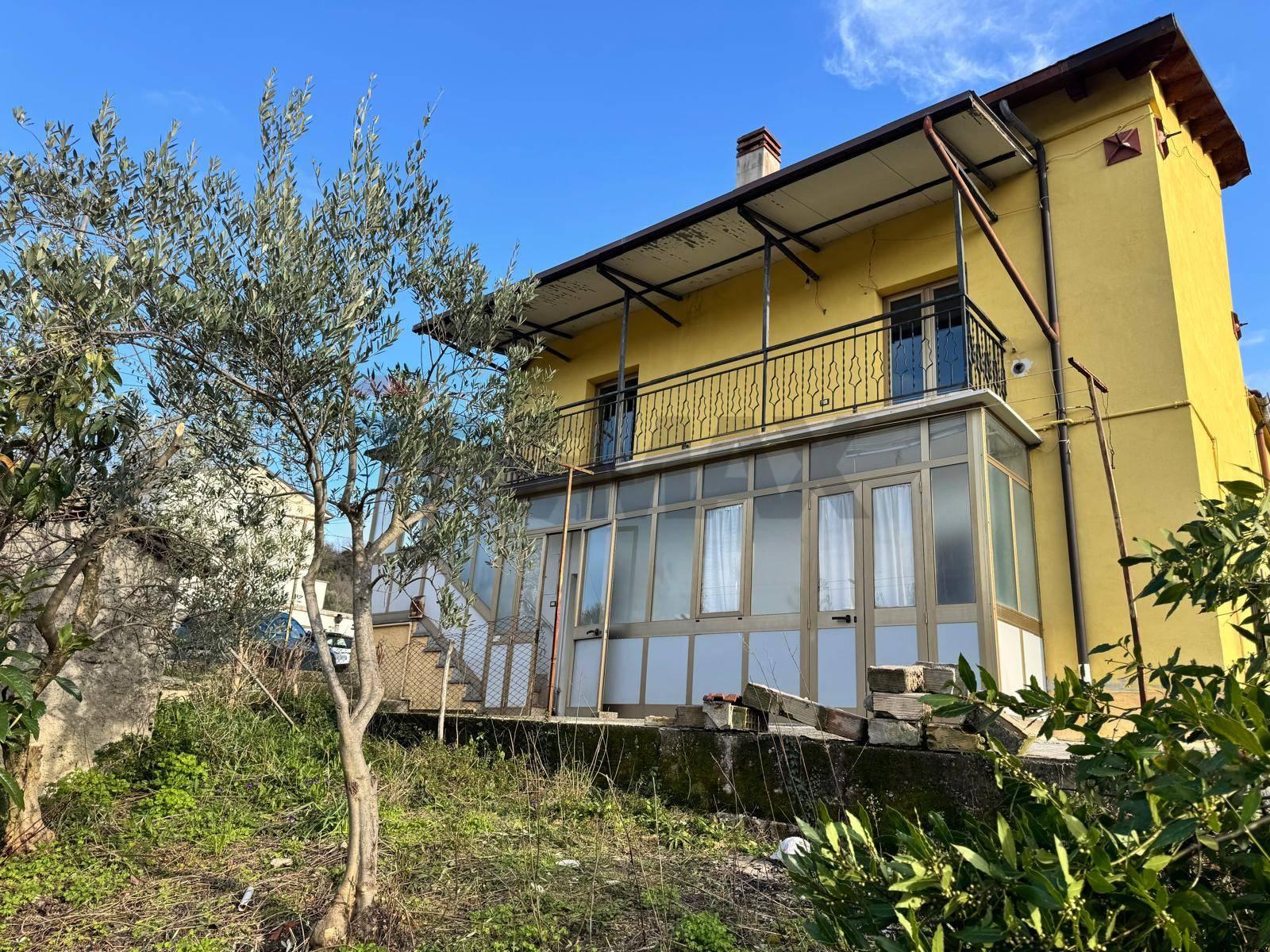 Casa indipendente in Via Pietranegra 5, Lettomanoppello
