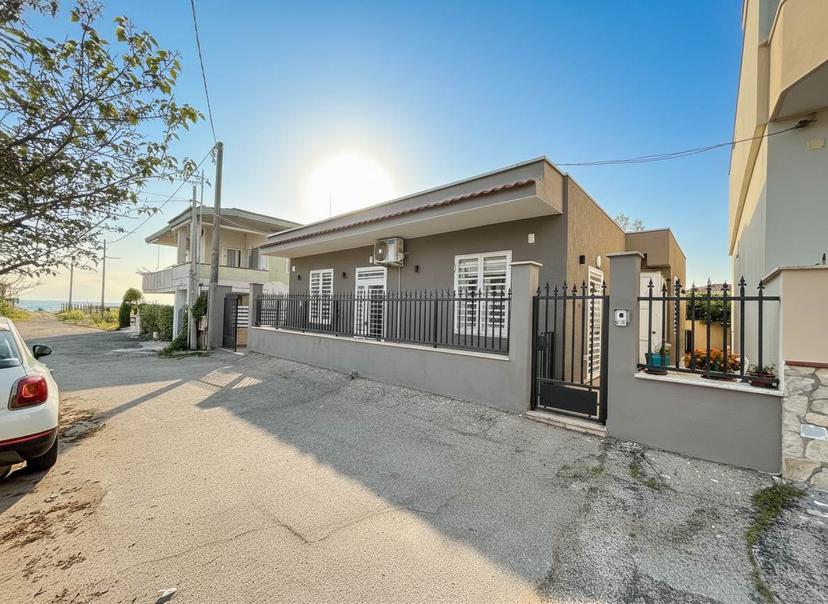 Villa in Via Domiziana, Mondragone — foto 2 di 5