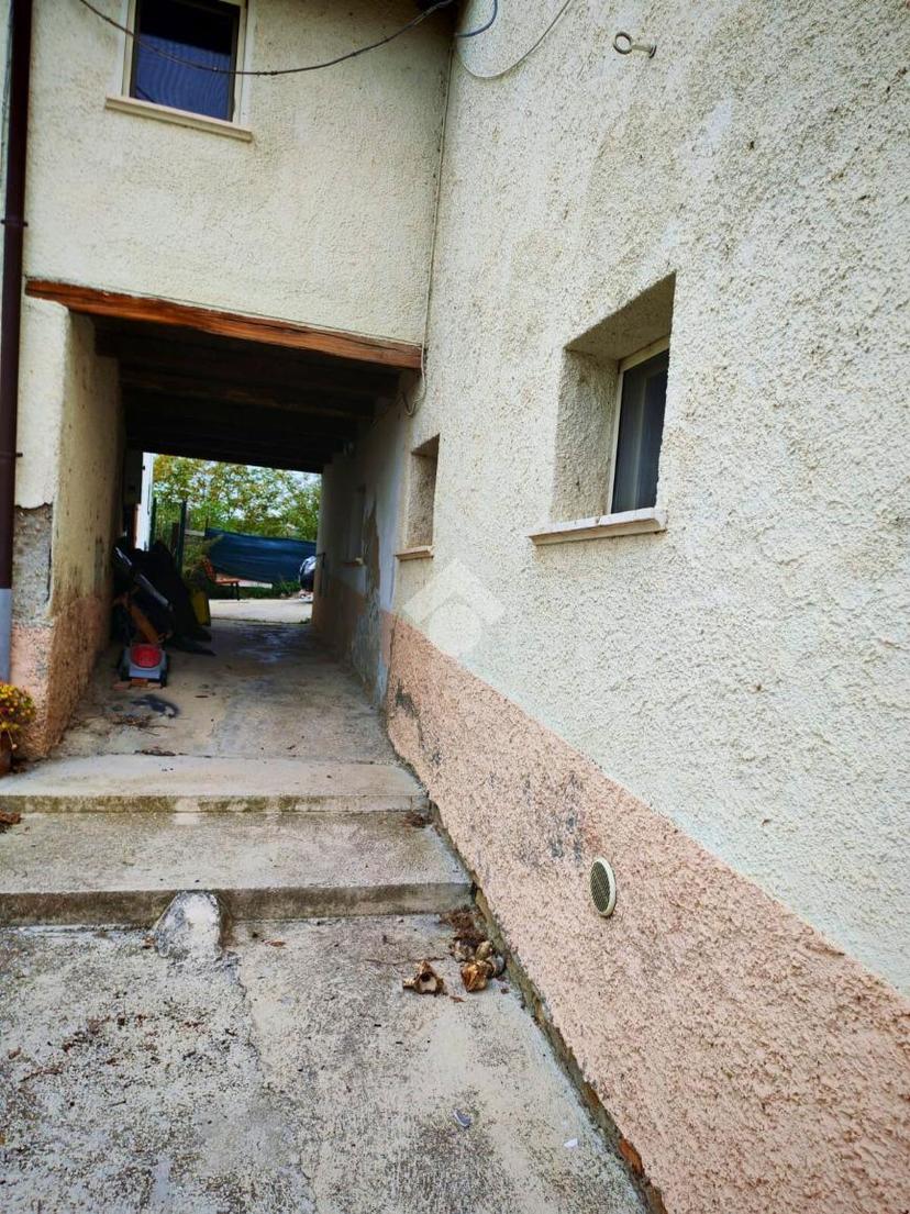 Rustico in Frazione Polesio, Ascoli Piceno
