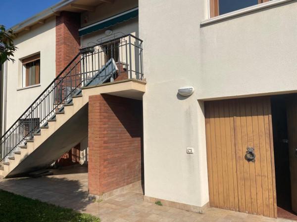 Villa in Via Chiodare, Due Carrare