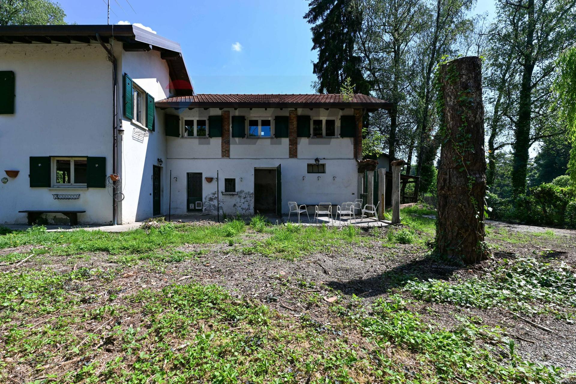 Casa indipendente in Via l. Manara 17 - 19, Casorate Sempione