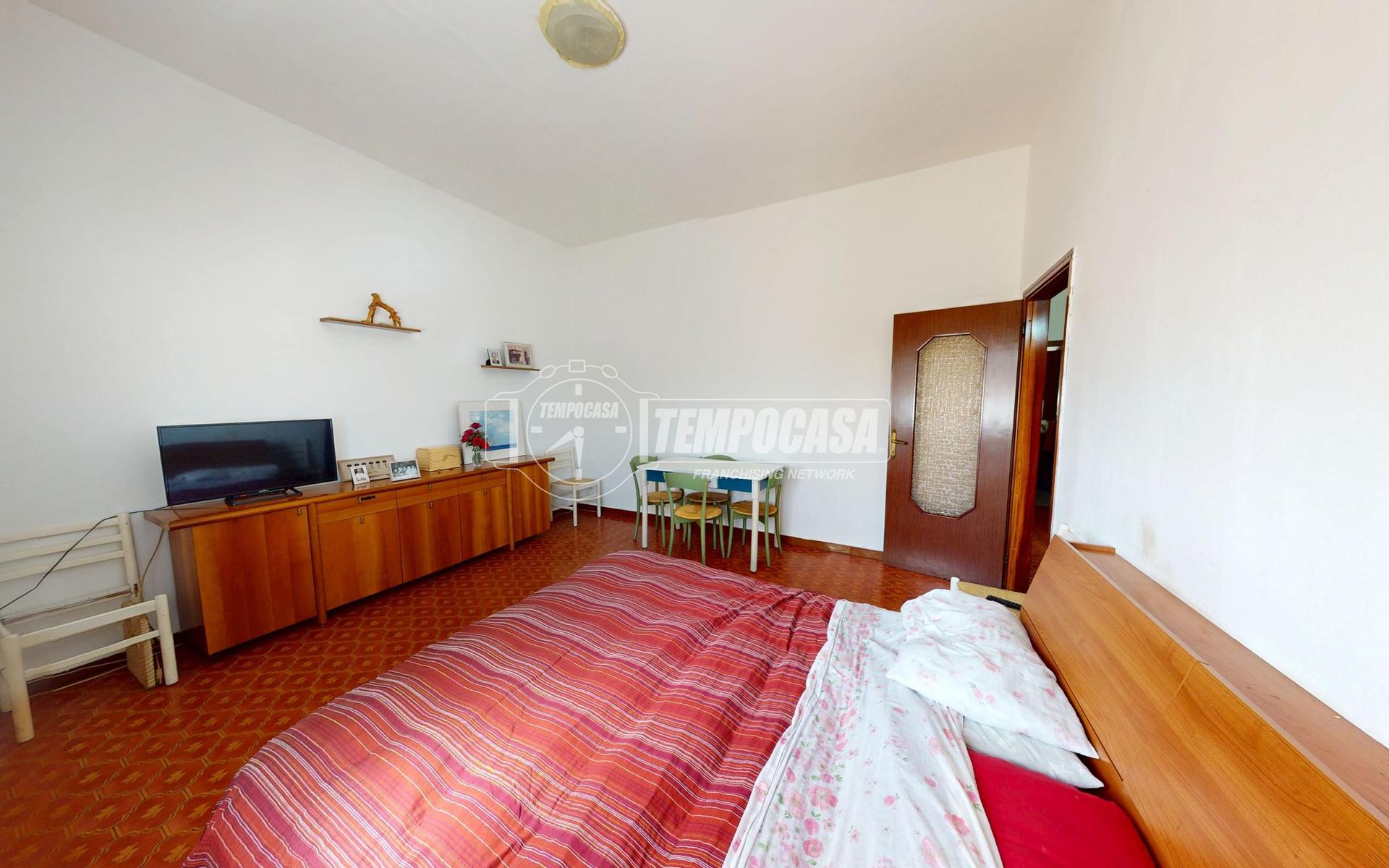 Bilocale in Via Adamello, Cesano Maderno