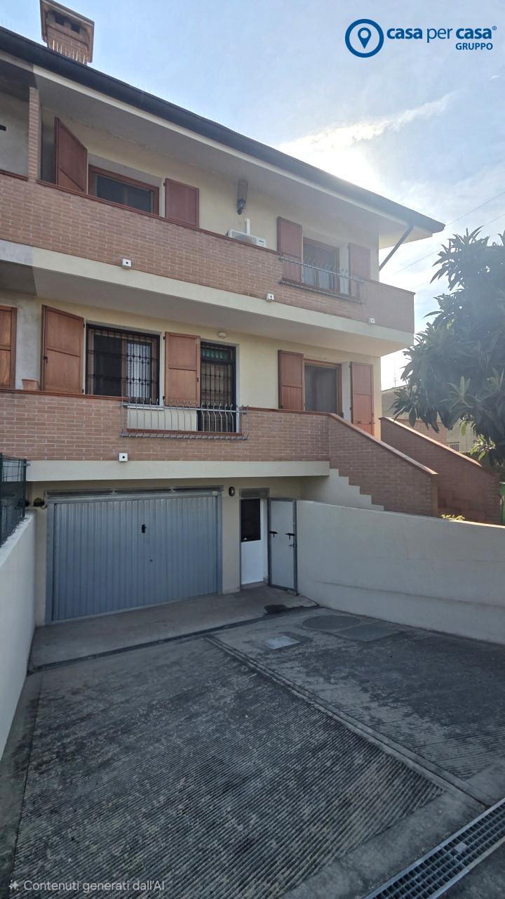 Villa, Villanova Marchesana