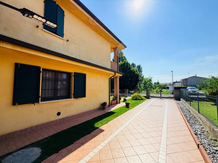 Villa, Borgo Mantovano — foto 3 di 5