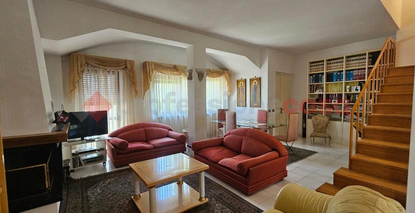Villa a schiera in Viale Crotone 107, Catanzaro — foto 2 di 5