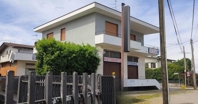 Casa indipendente in Viale Ticino 54, Lonate Pozzolo — foto 2 di 5