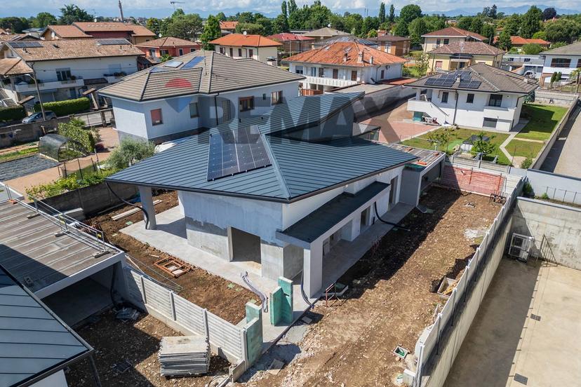 Villa in Via G. Deledda Snc, Magnago — foto 3 di 5