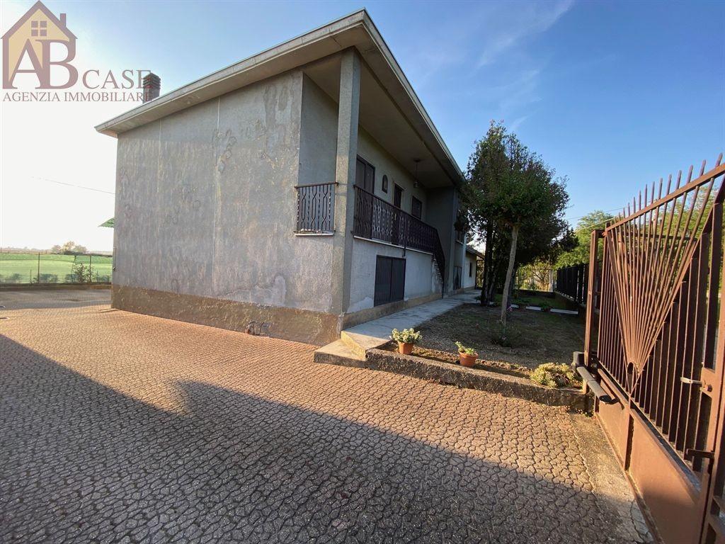 Villa in Ugo da Gabolate, Gambolò