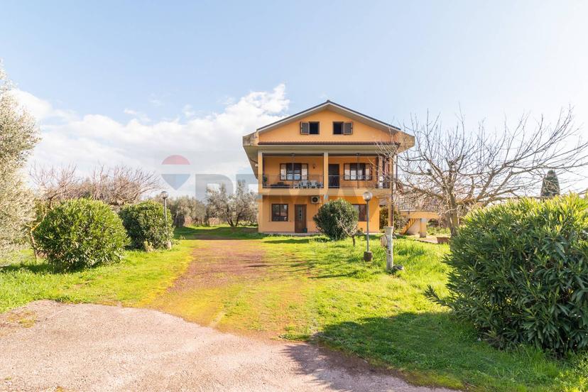 Casa indipendente in Strada Castrense Km 9,800 Snc, Canino — foto 4 di 5