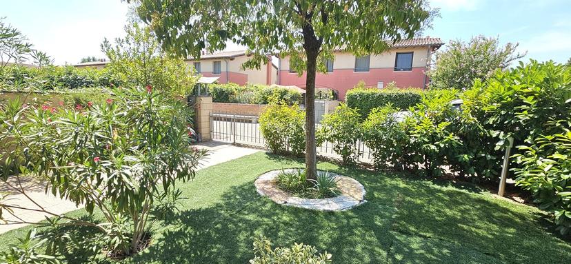 Villa plurifamiliare in Via Martiri della Libertà 14, Castelvetro Piacentino
