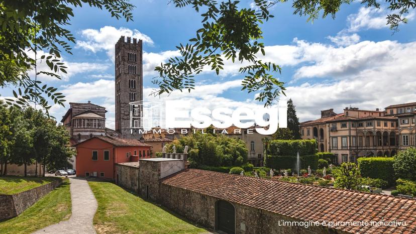 Appartamento in Piazza San Michele, Lucca