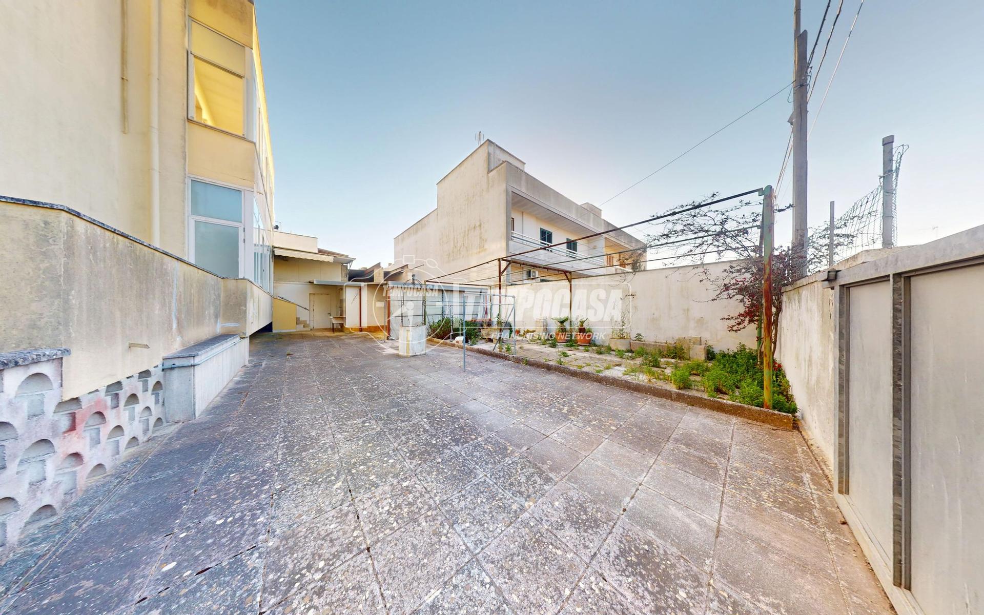 Casa indipendente in Via Aldo Moro 1, Cursi