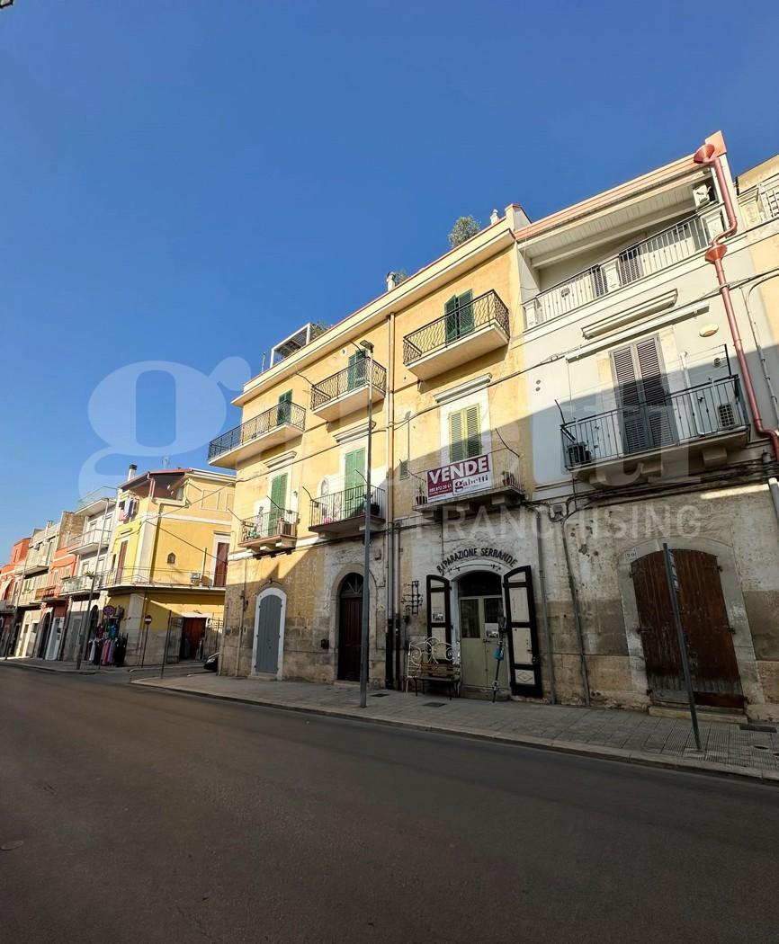 Appartamento in Zona Via Gravina, Corato