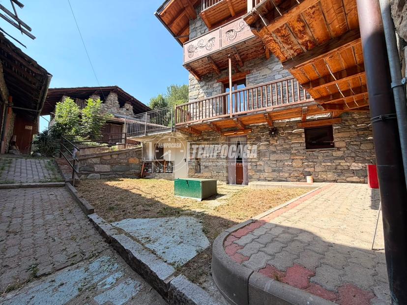 Bilocale in Frazione Montjoux 6, Gignod — foto 3 di 5