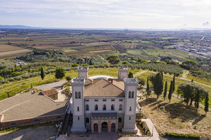 Castello in Via di San Vincenzo, Campiglia Marittima — foto 2 di 5